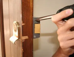 Locksmith Store Pontiac, MI 248-499-1848 - change-locks-service